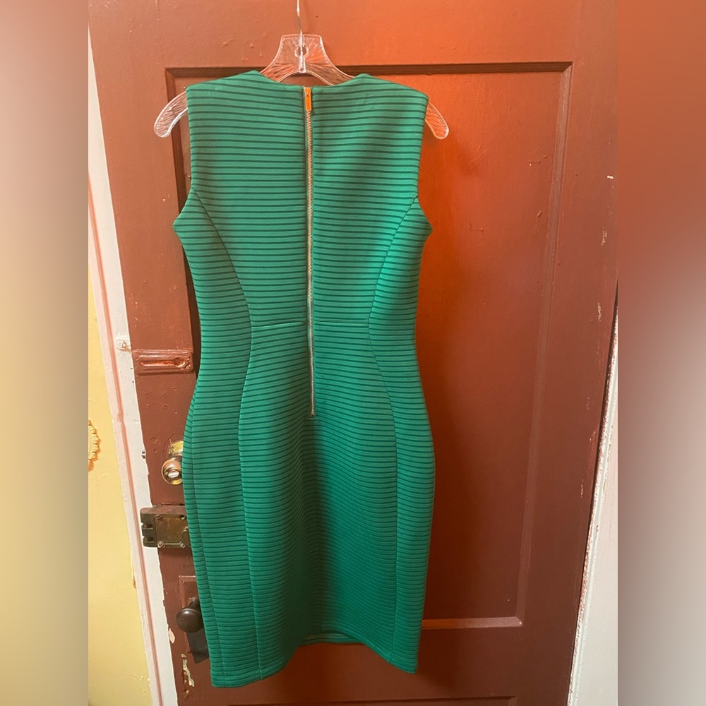 GREEN CALVIN KLEIN SLEEVELESS FITTED DRESS (WORN ONCE ONLY FOR 3 HOURS) - Picture 2 of 11